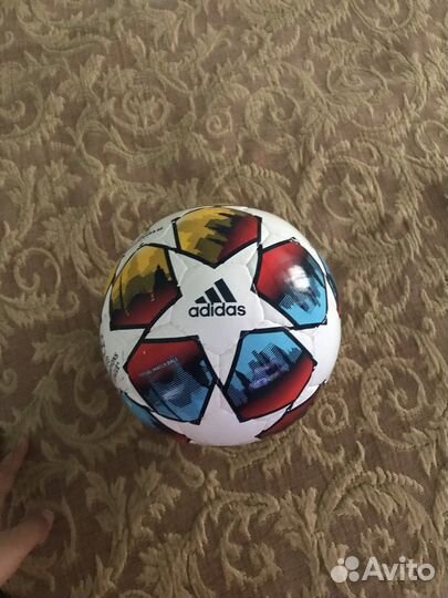 Футбольный мяч adidas лига чемпионов