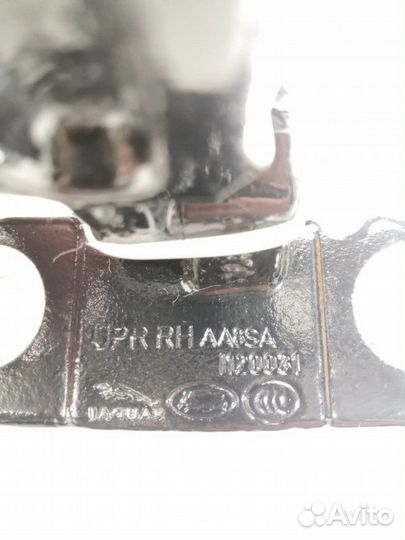 Петля двери задней правой Land Rover