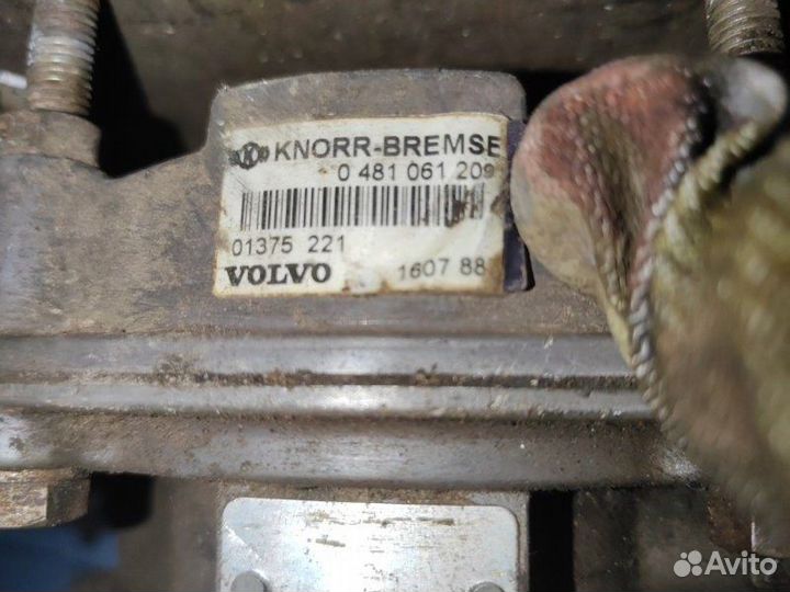 Кран управления тормазами прицепа Volvo Fh12