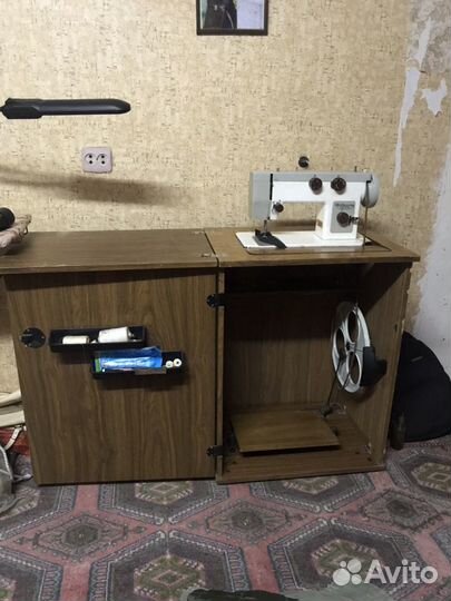 Швейная машина Чайка 143