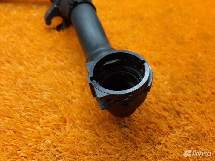 Патрубок радиатора нижний Volkswagen Tiguan 5N