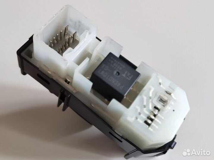 Кнопка стеклоподъемника Toyota