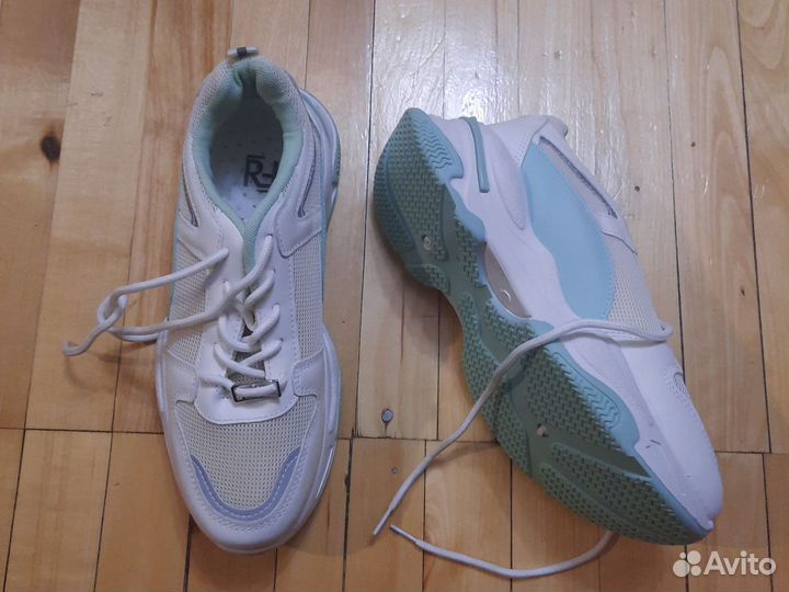 Кроссовки женские новые 39