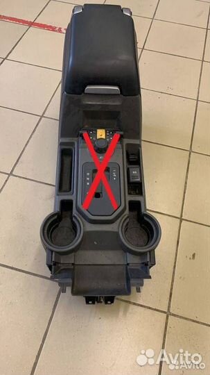 Центральный подлокотник Land Rover Discovery 3