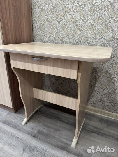 Кухонный стол