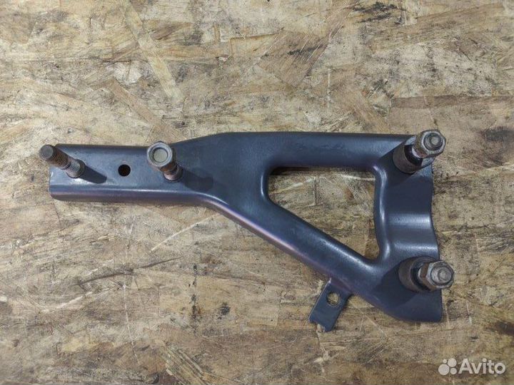 Кронштейн брызговика левый Scania G 340A 4X2 Na