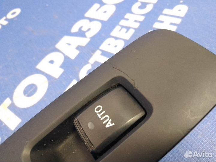 Кнопка стеклоподъёмника. Toyota Alphard минивен