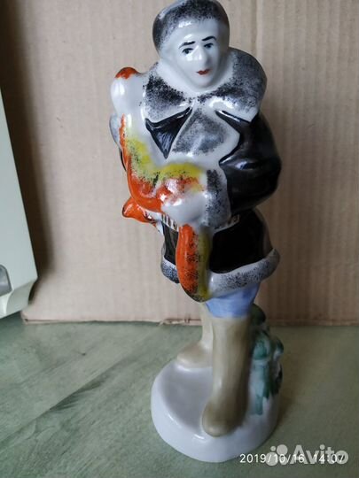 Статуэтка фарфоровая Охотник бфз