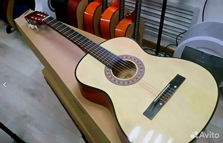 Гитара акустическая, классическая в наличии