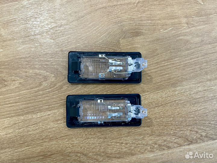 Плафон освещения номерного знака Skoda Octavia a7