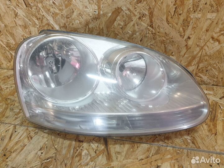 Фара правая VW Golf V 2003-2009