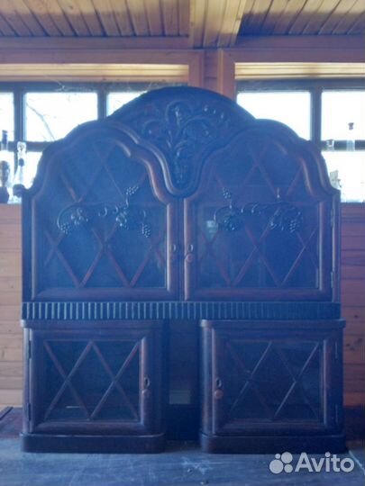 Буфеты и серванты старинные