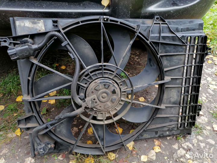 Ориг. диффузор радиатора Hyundai Tucson JM 2.7