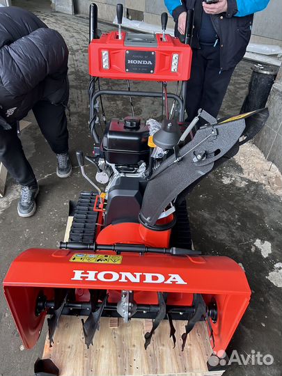 Снегоуборщик honda HSS 755LE