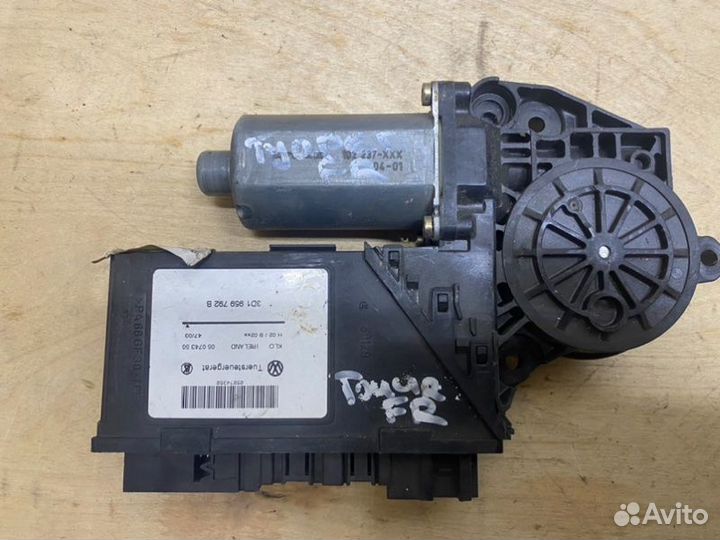 Мотор стеклоподъемника передний правый Volkswagen