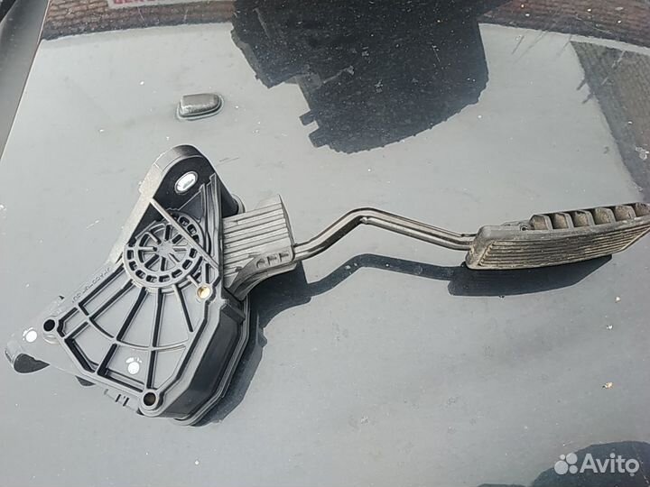 Педаль газа Honda cr-v 2011 год 2.4