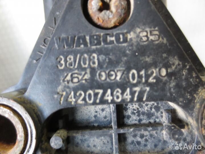 Кран уровня пола кабины renault 7420746477