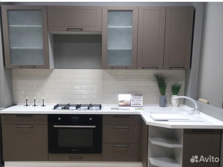 Кухонный гарнитур(цена за весь комплект)