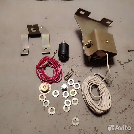 Электромагнитный замок багажника Жигули 2101