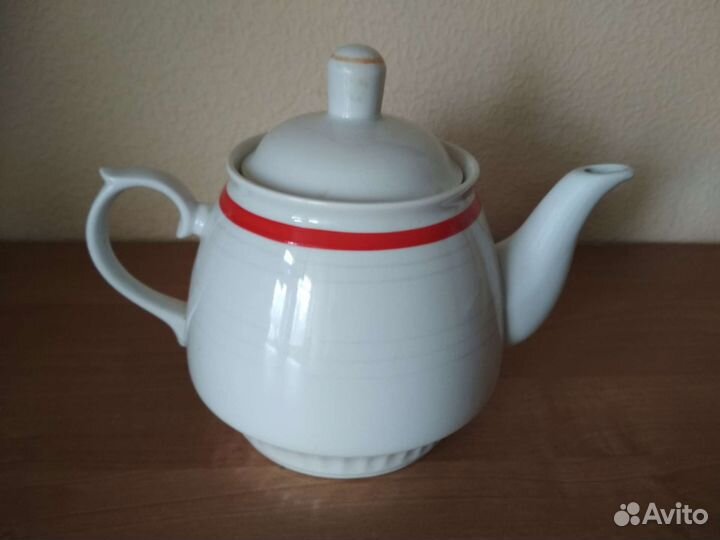 Чайник заварочный,сахарница,сливочник
