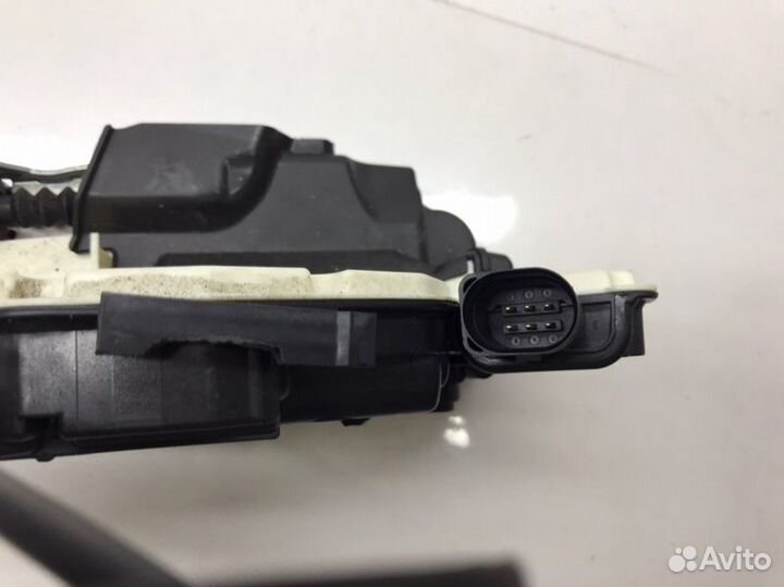 Замок двери задний правый Volkswagen Tiguan 2.0