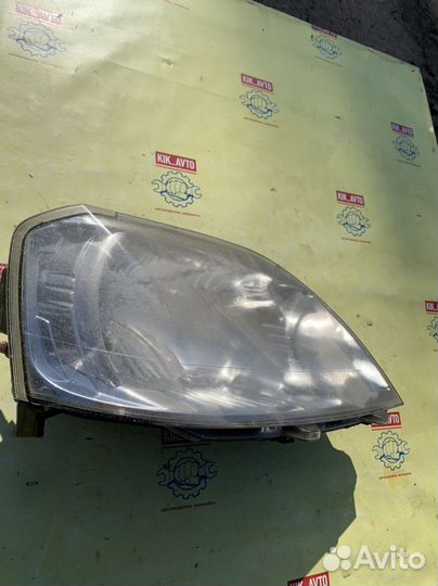 Фара правая Renault Logan