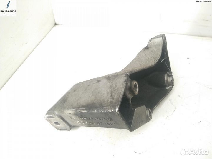 Кронштейн двигателя опорный 8D0199307P на Audi A4 B5 (1994-2001)