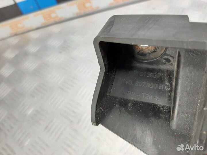 Кронштейн для Volkswagen Caddy 3