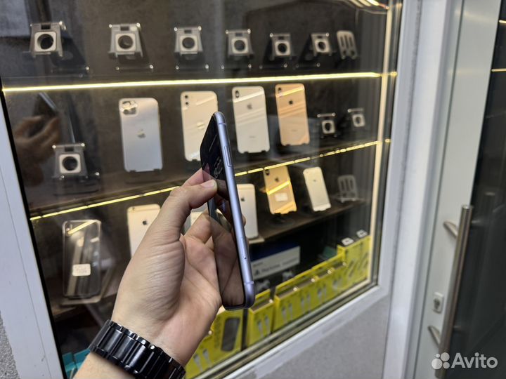 iPhone 11, 64 ГБ