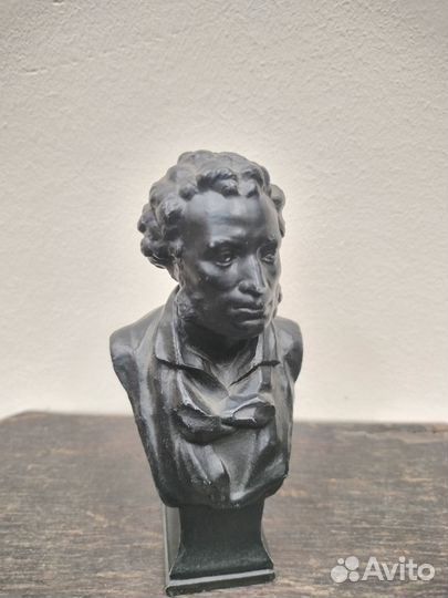 Бюст А. С. Пушкин