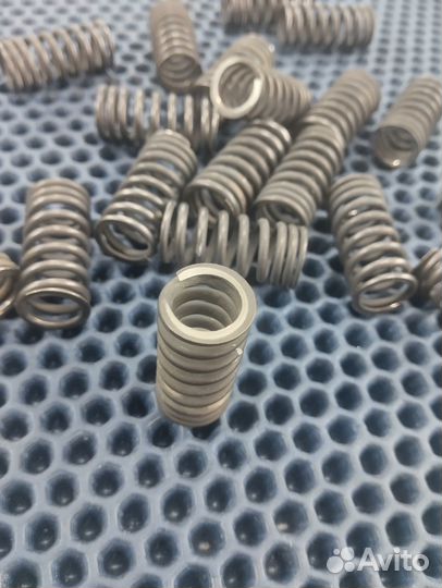 Yamaha FZR750 пружина клапана