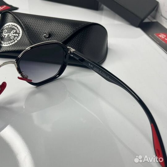 Солнцезащитные очки Ray Ban