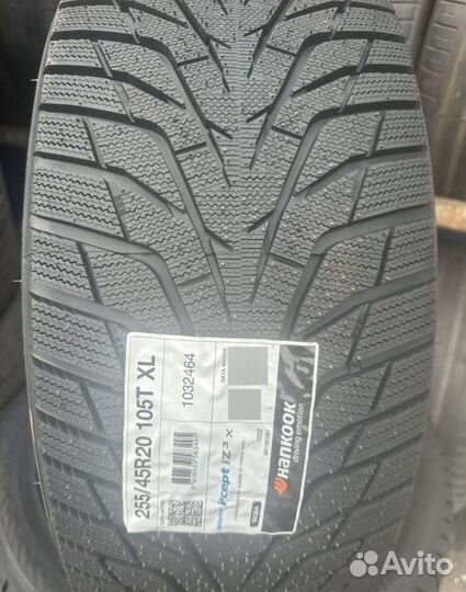 Hankook Winter I'Cept IZ3 X W636A 255/45 R20 105T
