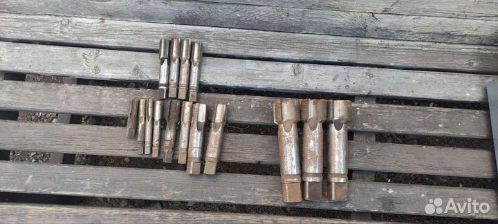 Токарное оборудование, резцы, свёрла и т.д