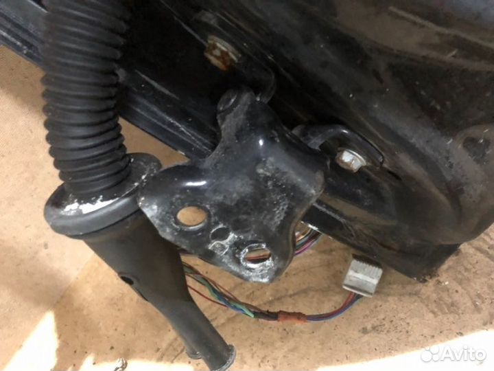 Петли двери передние правые Toyota Camry 40