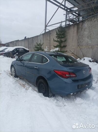 Накладка декоративная Opel Astra J A16XER 2013