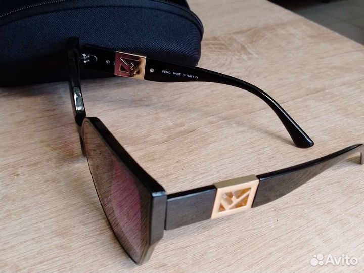 Солнцезащитные очки женские