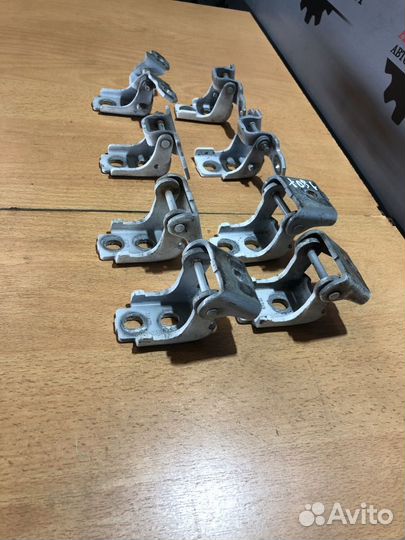 Петля двери Рено Меган 3