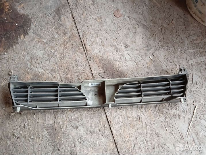 Решетка радиатора Nissan sunny n14