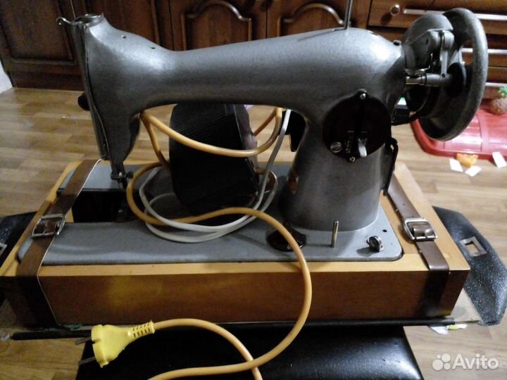 Швейная машина подольская