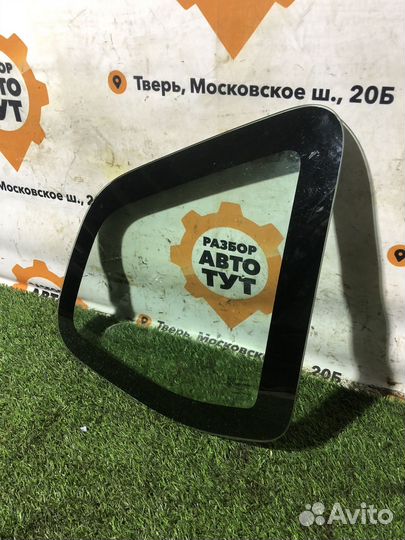 Форточка задняя левая Renault Duster 1