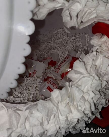 Большая конфета Raffaello в подарок девушке