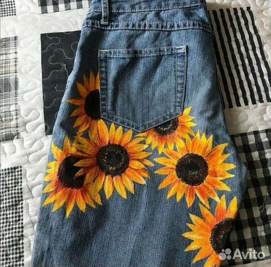 Роспись одежды, рисунок на ткани, принт акрилом