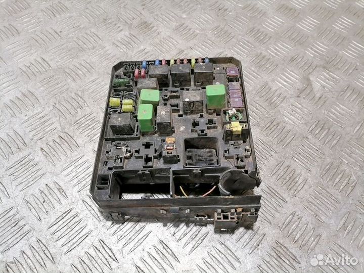 Блок предохранителей моторный Mitsubishi Outlander