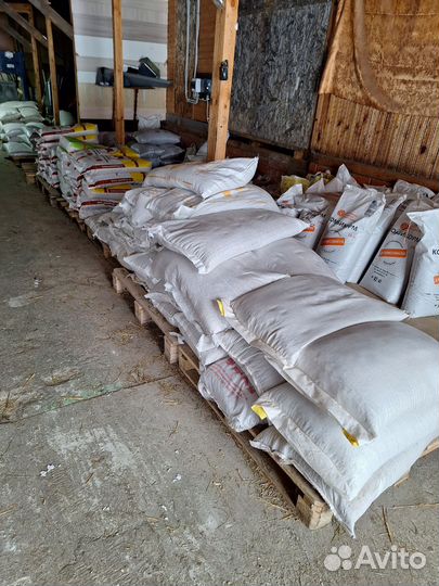 Комбикорм,зерно,кормушки,поилки