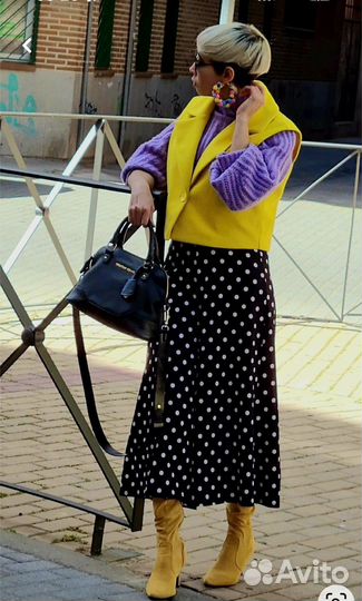 Велюровая юбка в горох тренд 2024