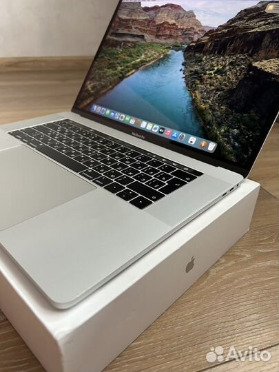 Apple MacBook Pro 15-inch 2018 6-core i7 /16/256Gb