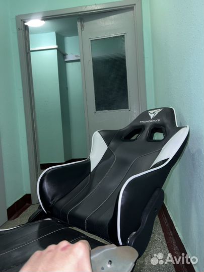 Компьютерное кресло thunderX3