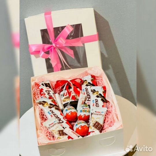 Сладкий бокс с киндерами в подарочной коробке