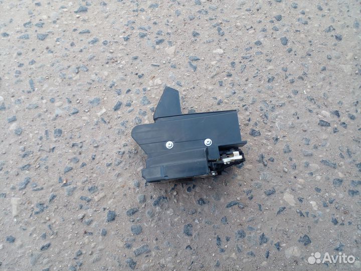 Замок задней правой двери Renault Logan 2